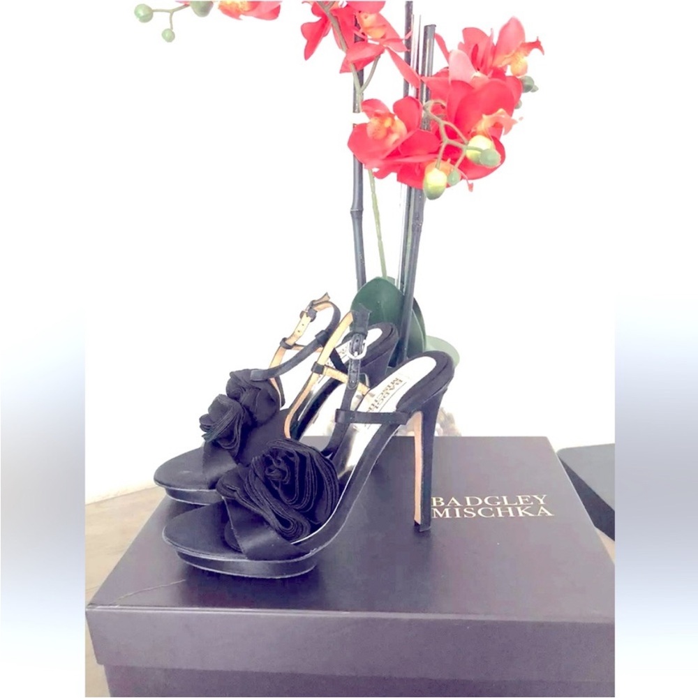 Badgley Mischka Black Randee flower heels Heels with Floral Accent 6.5 great con